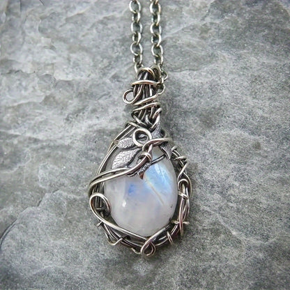 1pc Exquisite Moonstone Pendant Necklace
