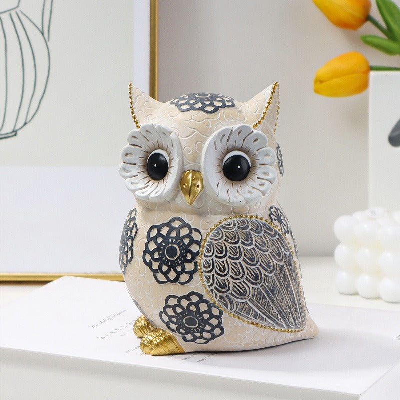 Home owl resin decoration